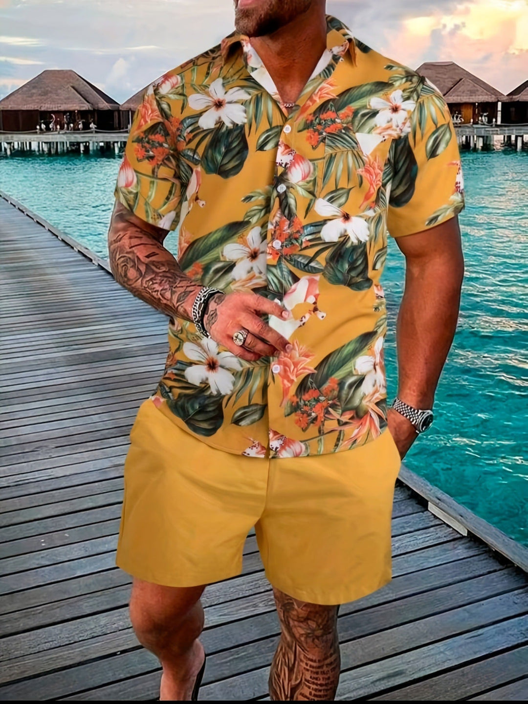 Stylisches Herren Sommer Outfit: Lässiges Shorts-Set mit Kurzarmhemd für Strand & Urlaub.