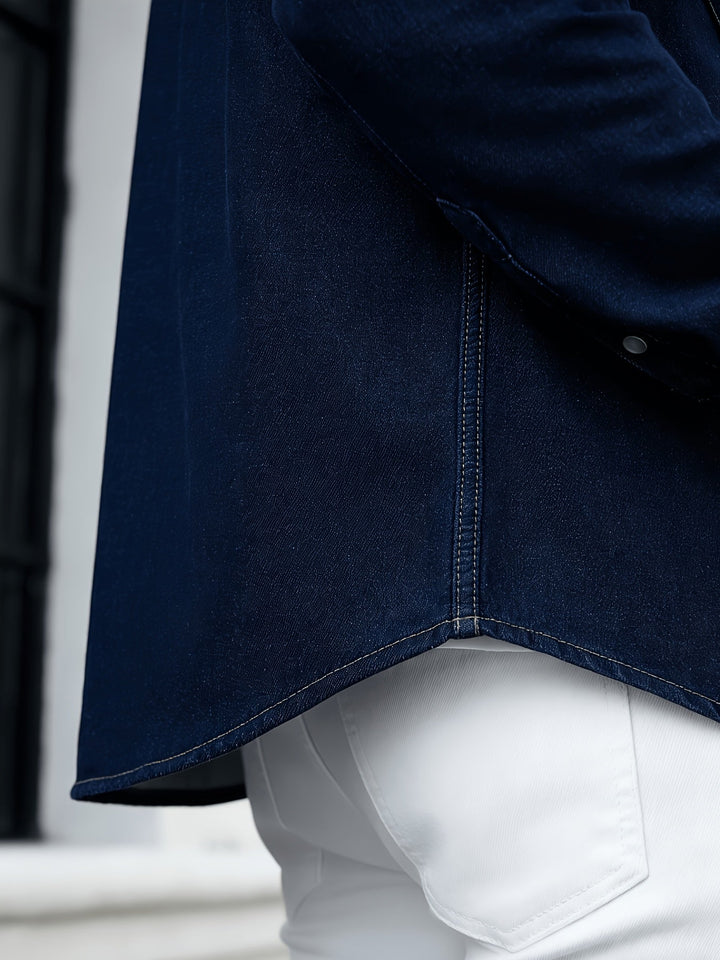 Detailansicht Ärmel und Manschette des blauen Herren Western-Hemdes, robust und bequem, casual Stil.