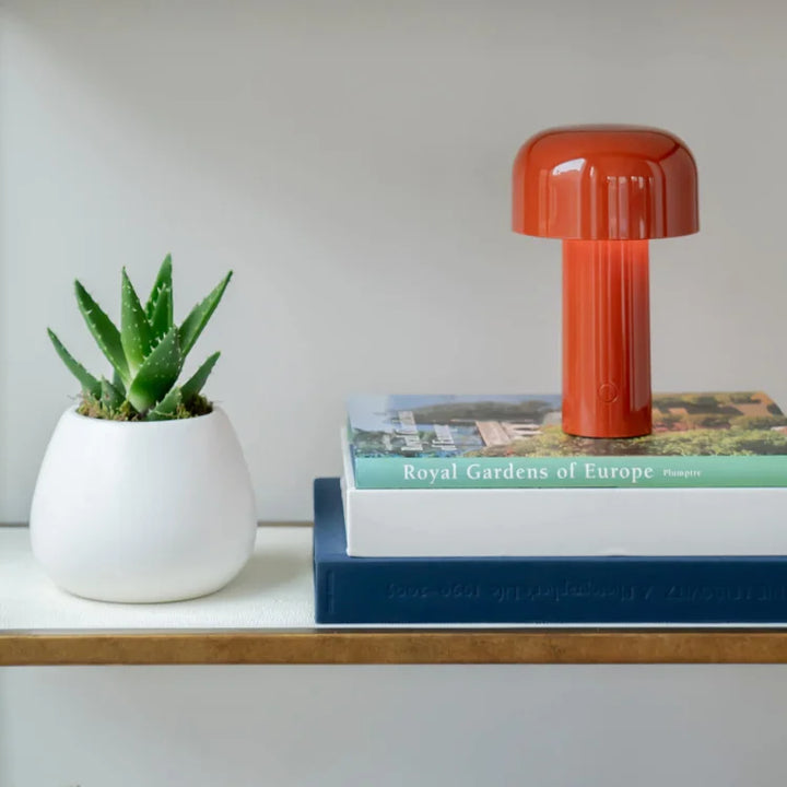 Stilvolle LED Pilzlampe mit Farbwechsel, kabellos, perfekt für modernes Wohnambiente.