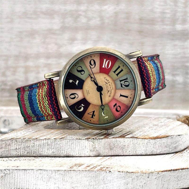 Modische Damenuhr Elyvra mit Regenbogenmuster und elegantem geflochtenem PU-Lederarmband.
