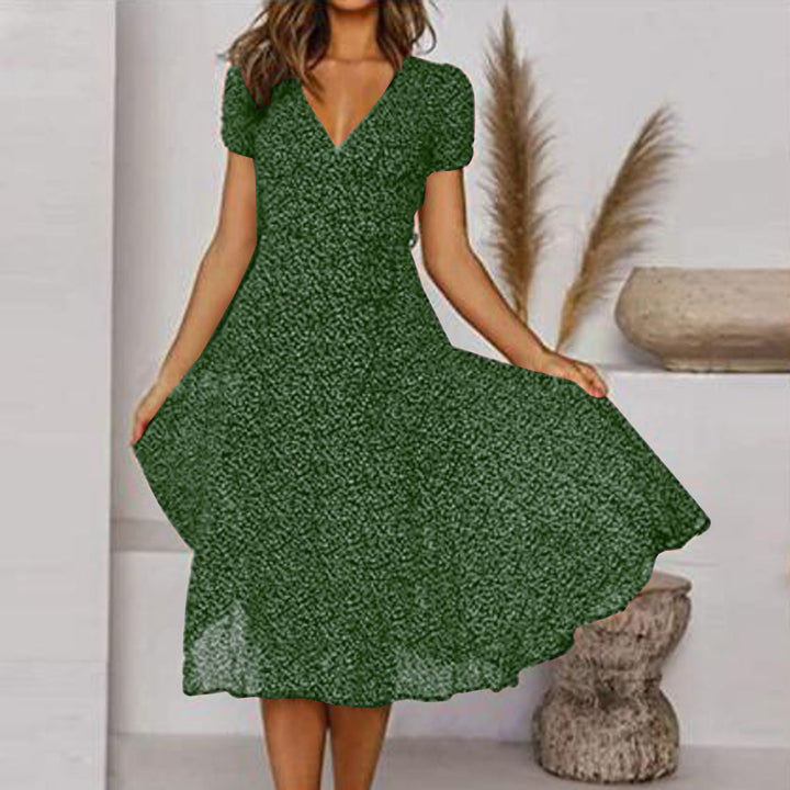 Damen A-Linien Sommerkleid mit V-Ausschnitt, luftig und bequem für warme Tage.
