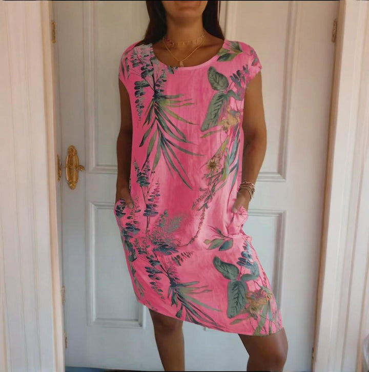 Damenkleid mit lebhaftem botanischem Print, Rundhals, lockerer Schnitt und praktischen Taschen für den Alltag.