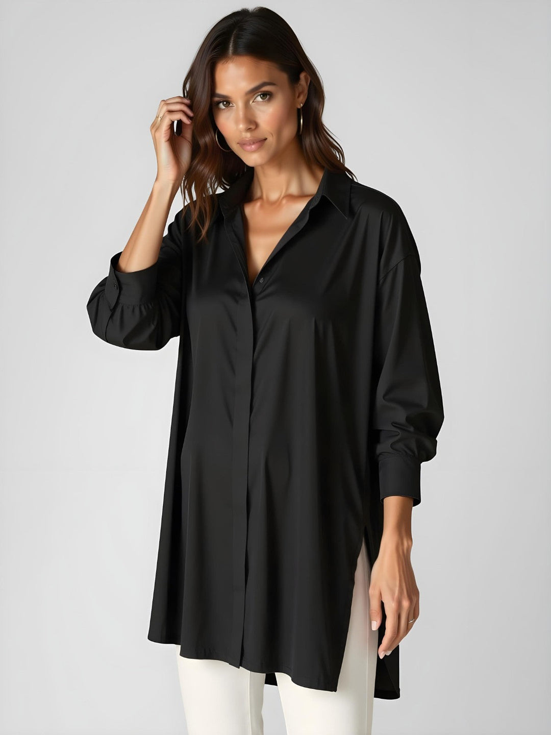 Stilvolles Damen Langarm-Kleid, Oversize geschnitten, knielang, mit Seitenschlitz. Elegant und bequem.