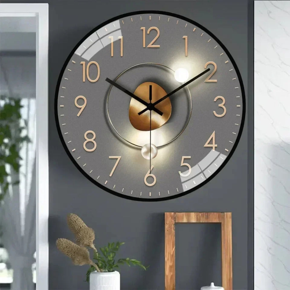 Batteriebetriebene digitale Wanduhr mit stillem Uhrwerk und großer Anzeige für flexible Platzierung.