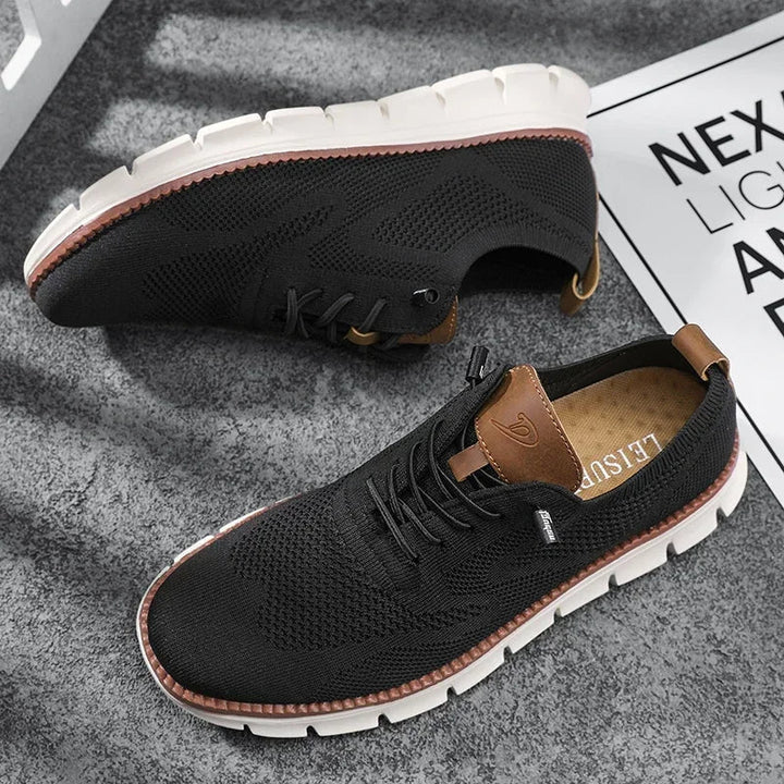 Nahaufnahme Schnürung: Atmungsaktive Herren Business-Schuhe, elegant & bequem. Für moderne Herrenmode und aktiven Alltag.