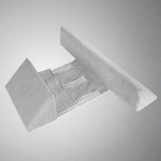 Verstellbares Anti-Roll Babykissen, atmungsaktiver Memory-Schaum, ideal für gesunden Babyschlaf.