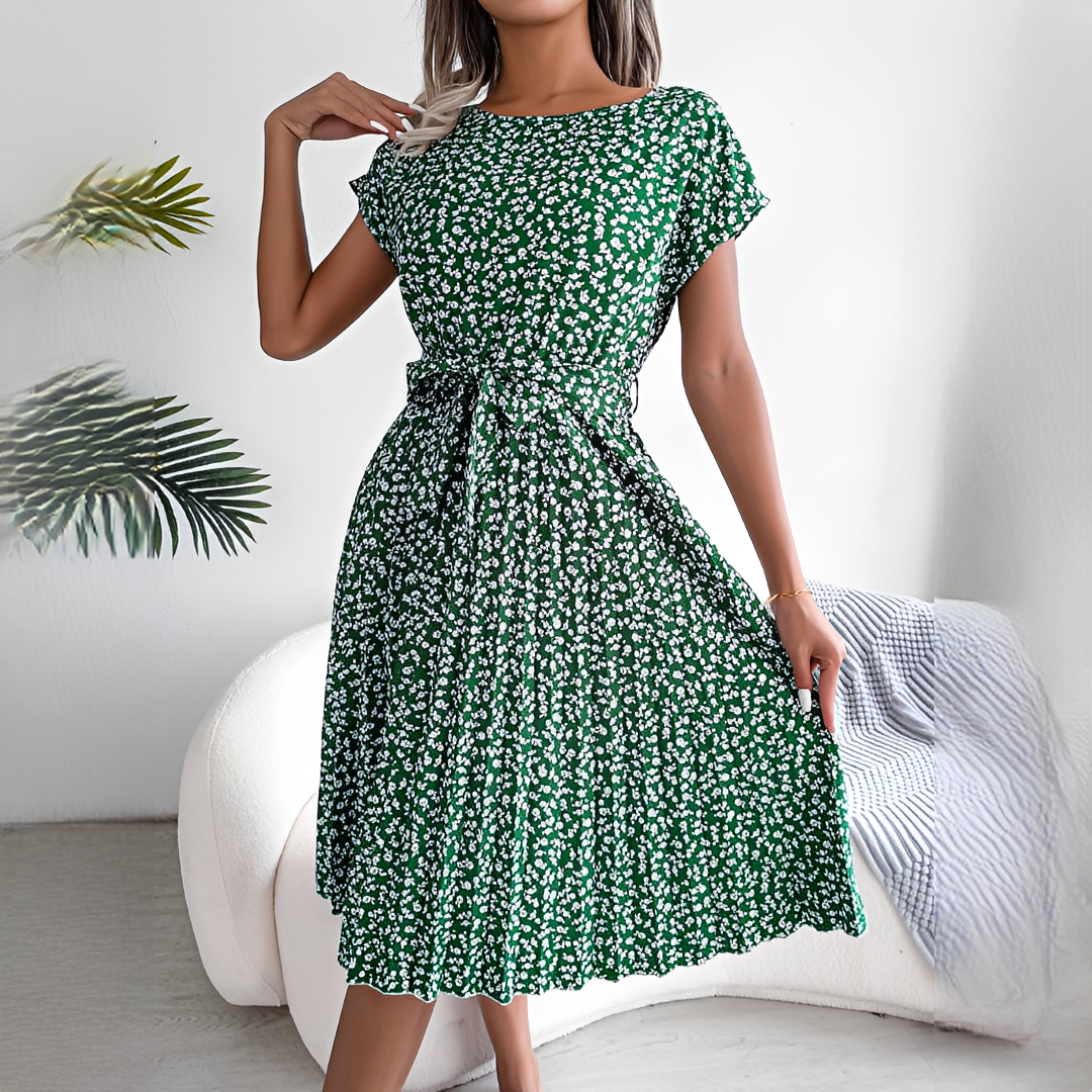 Damen Sommerkleid, elegant und plissiert, knielang, mit Kurzarm und schmeichelhaftem Slim Fit.