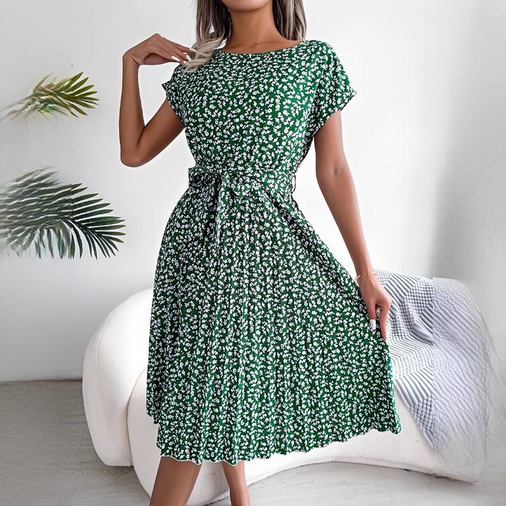 Damen Sommerkleid, elegant und plissiert, knielang, mit Kurzarm und schmeichelhaftem Slim Fit.
