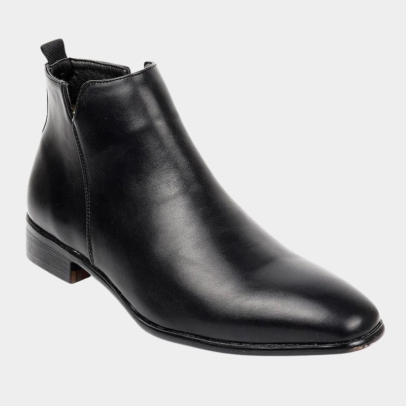 Seitliche Ansicht der Lars Herrenstiefel, betont das zeitlose Design und die Eleganz der Business-Schuhe.