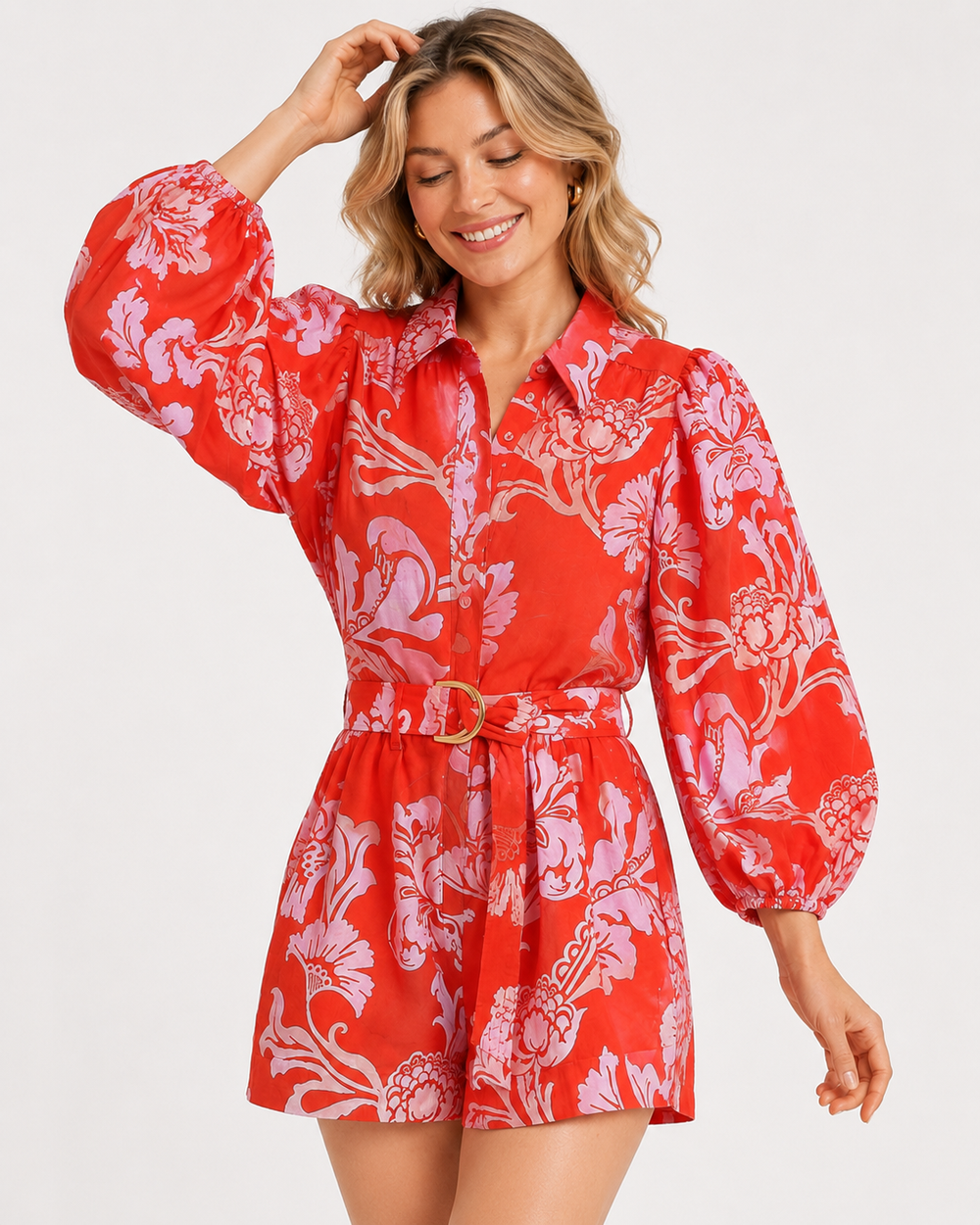 Eleganter Damen Jumpsuit rot, bedruckt, mit weiten Ballonärmeln. Perfekt für Sommerurlaub oder Freizeit.
