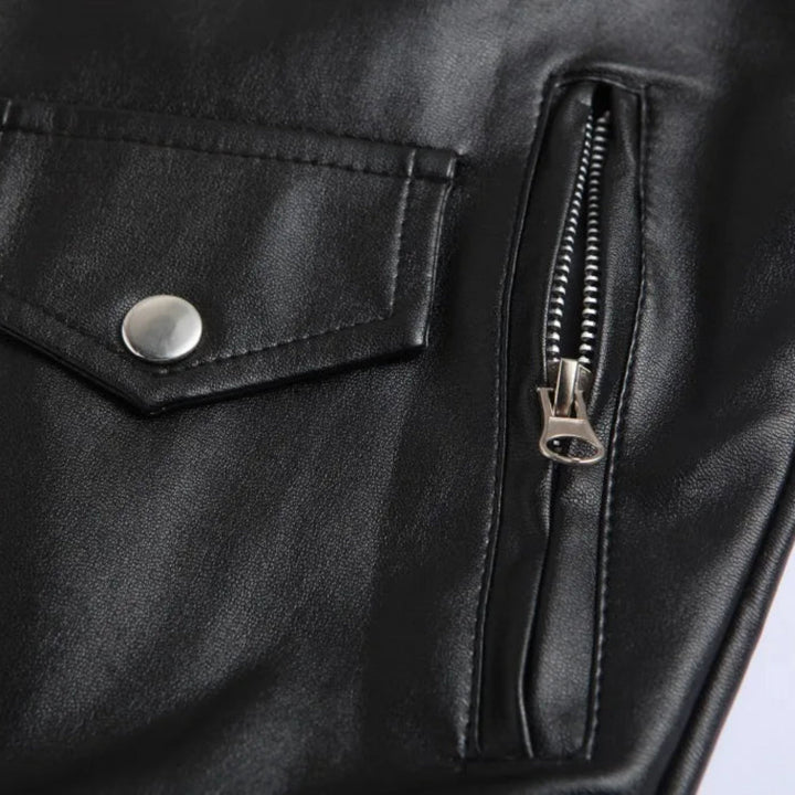 Moderne Herrenjacke, Bomber-Stil, mit Gürtelbund & Reißverschluss. Tailliert für urbanen Freizeit-Chic.