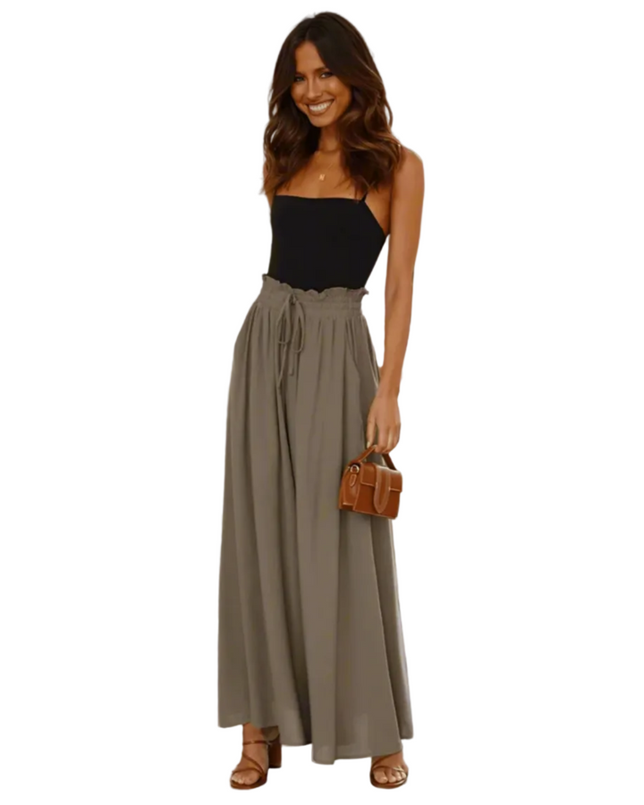 Leichte Strandhose für Damen mit hoher Taille, ideal für Urlaub und entspannte Sommertage am Meer.