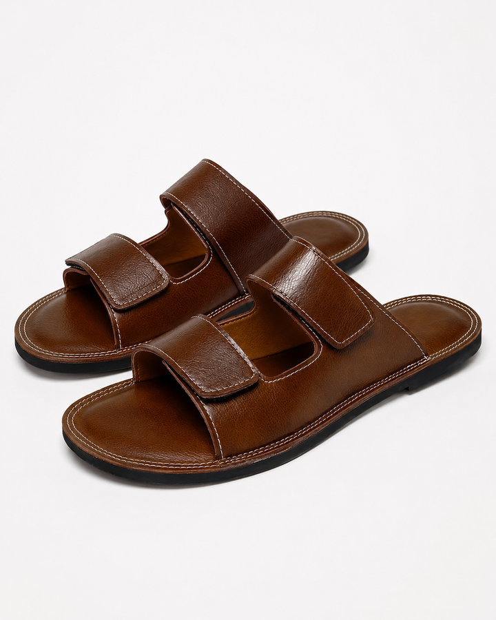 Offene Herren Sommertrends-Sandale mit verstellbaren Klettverschlüssen, wasserdicht für Outdoor-Abenteuer.