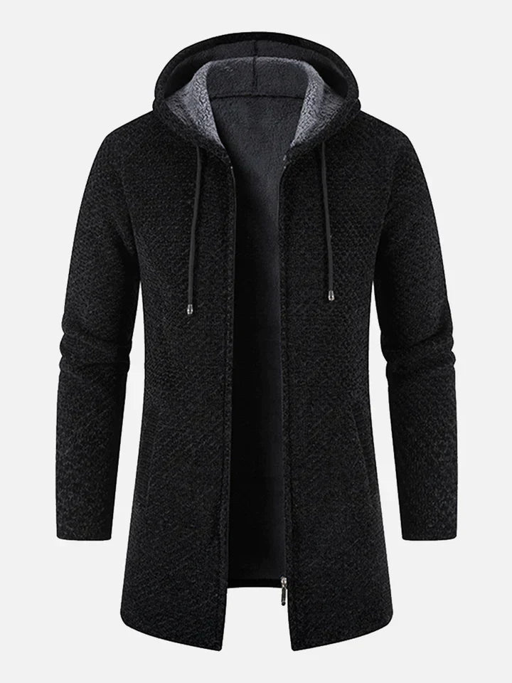 Vorderansicht der Unisex Strickjacke mit Kapuze, sichtbarer Reißverschluss, gemütliche und warme Herbstjacke.