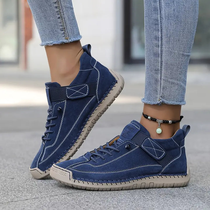 Rote orthopädische Damensneakers, bieten hervorragenden Halt und Komfort für den ganzen Tag.