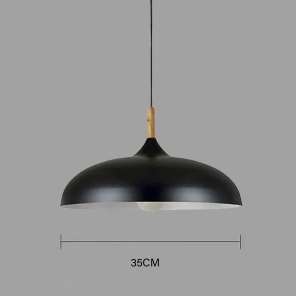 Nahaufnahme der skandinavischen LED Deckenleuchte, zeigt hochwertiges Material und minimalistisches Design.