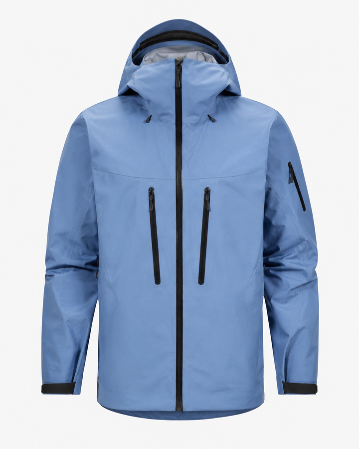 Herren Hardshell-Jacke auf einer Bergwanderung, bietet optimalen Schutz vor Wind und Wetter.