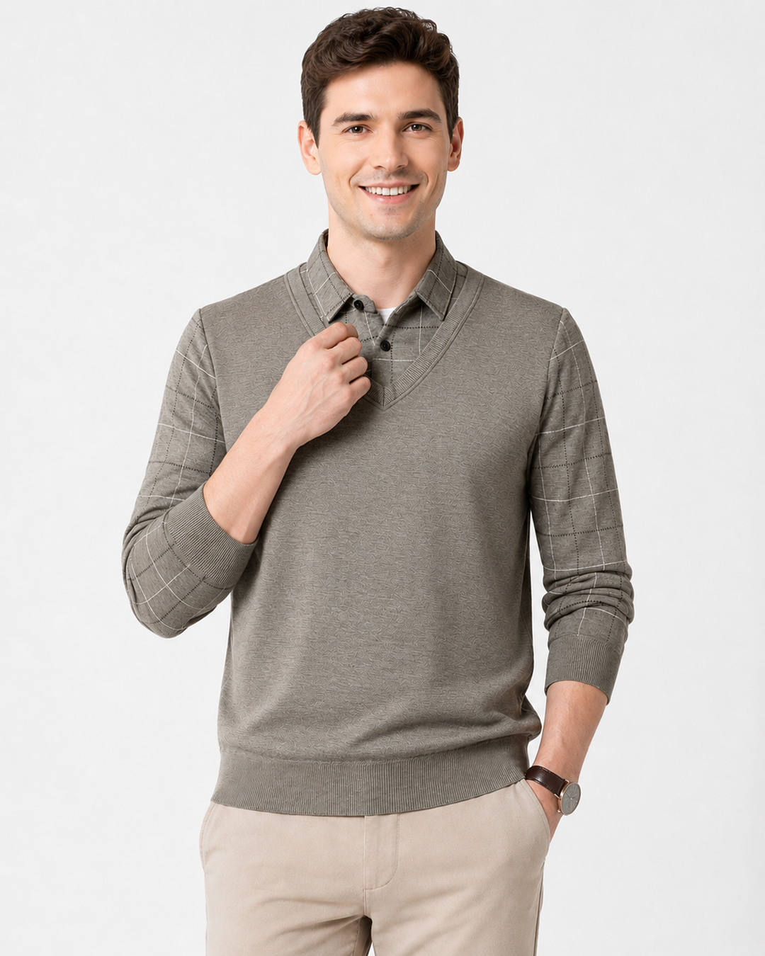 Klassischer Herren Slim Fit Strickpullover. Eng anliegender V-Ausschnitt Pullover für moderne Herrenmode.