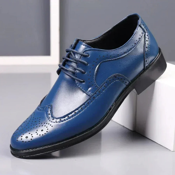 Formelle Herren-Anzugschuhe aus hochwertigem Kalbsleder, klassisch elegant für den stilbewussten Mann.