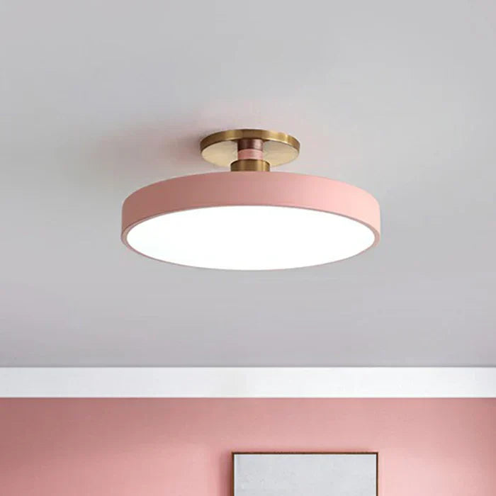 Energiesparende LED Deckenbeleuchtung NordicaGlow im nordischen Design für helle Beleuchtung im Kinderzimmer.