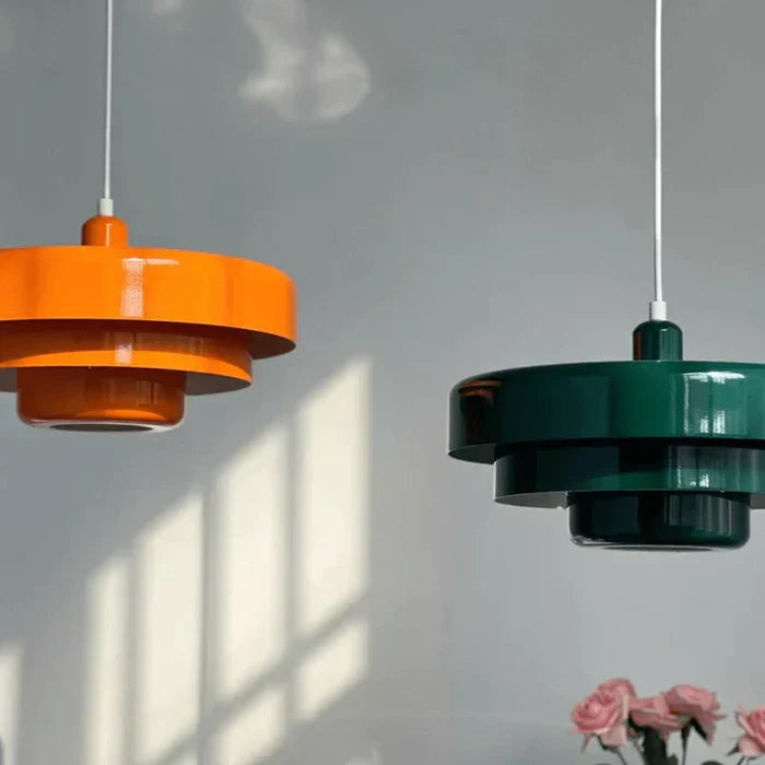 Elegante Vintage LED Hängeleuchte mit warmweißem Licht; perfekte Beleuchtung für gemütliches Wohnen.