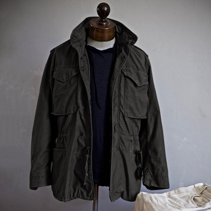 Hochwertige grüne Herren Feldjacke, strapazierfähig & bequem, perfekt für Outdoor-Aktivitäten und den Alltag.