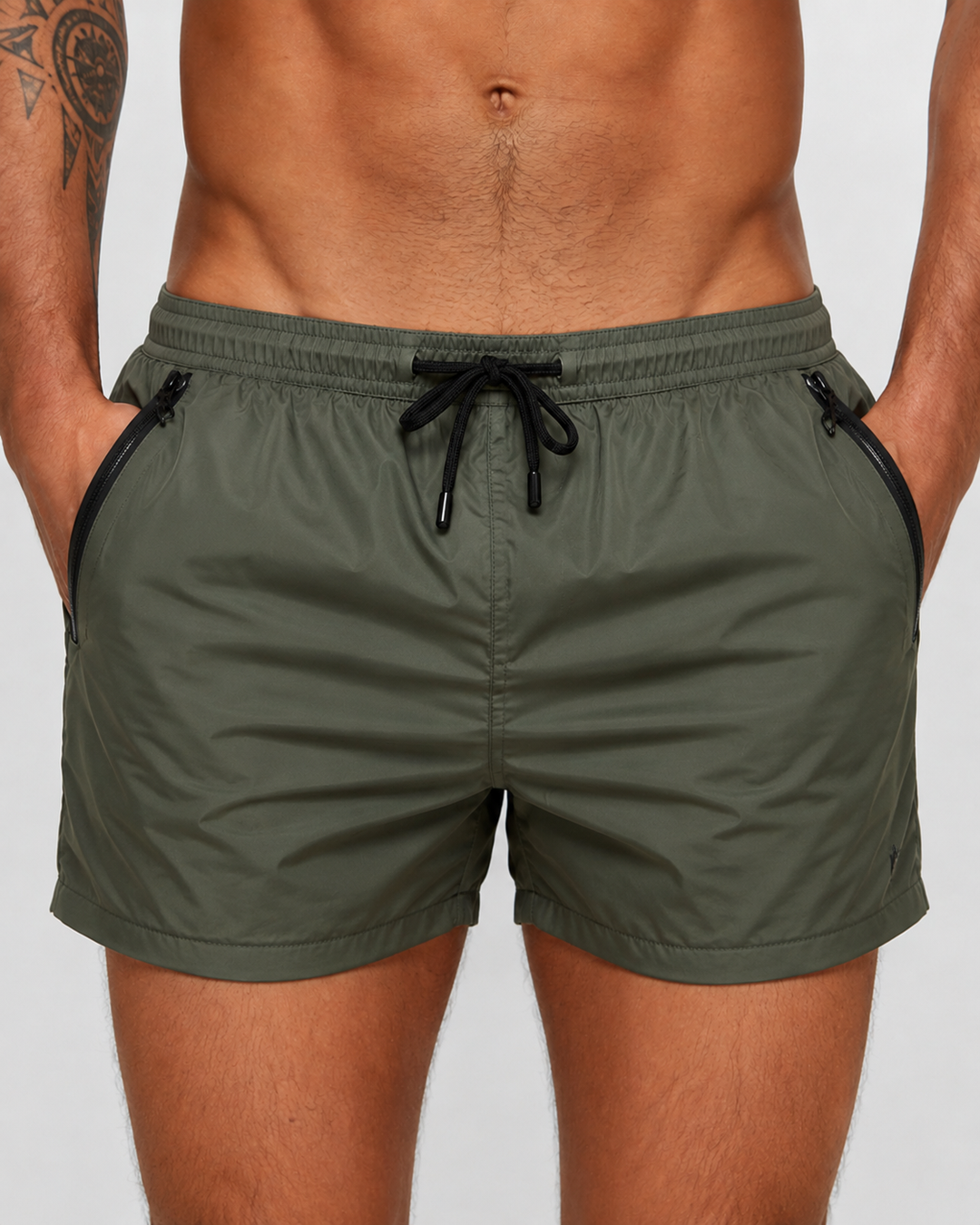 Atmungsaktive Herrenhose, ideal als Strandshorts oder Sportshorts. Ein Muss für Männer-Sommerkleidung.