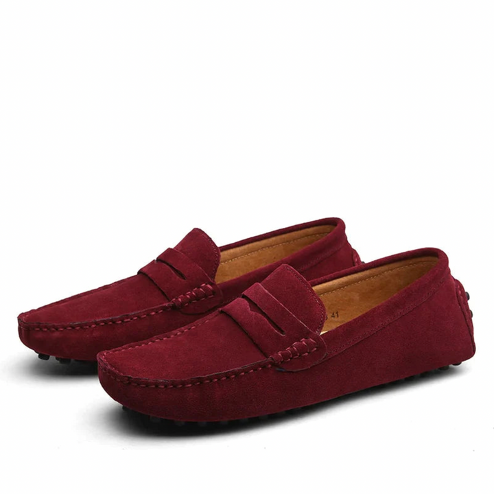 Stilvolle braune Slipper für Herren, komfortabler Schuh für Beruf und Freizeit, klassisches Design.