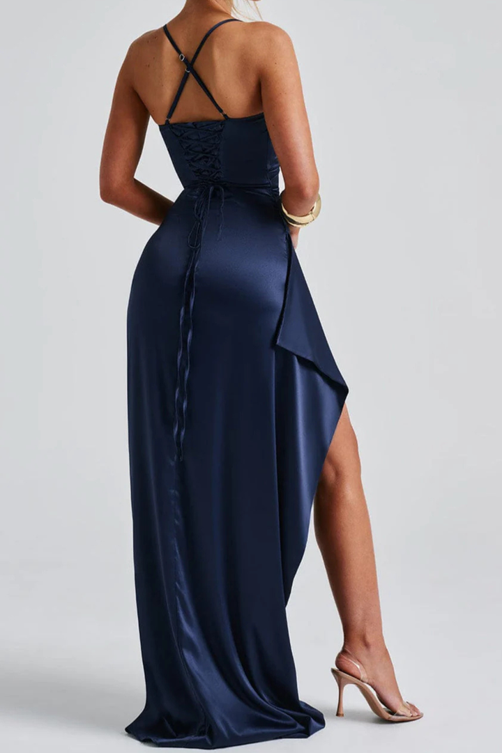 Figurbetontes marineblaues Damen Maxikleid, elegant mit dünnen Spaghettiträgern, perfekt als formelles Abendkleid.