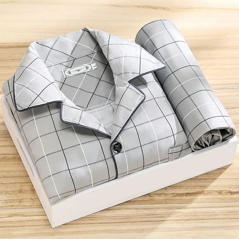 Elegantes Herren Pyjama Set für höchsten Komfort. Weicher Schlafanzug und stilvolle Männer Nachtwäsche.