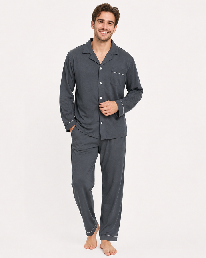Vielseitiges Herren Pyjama Set. Kuscheliger Langarm Schlafanzug & komfortable Hauskleidung für Herren. Perfekte Loungewear.