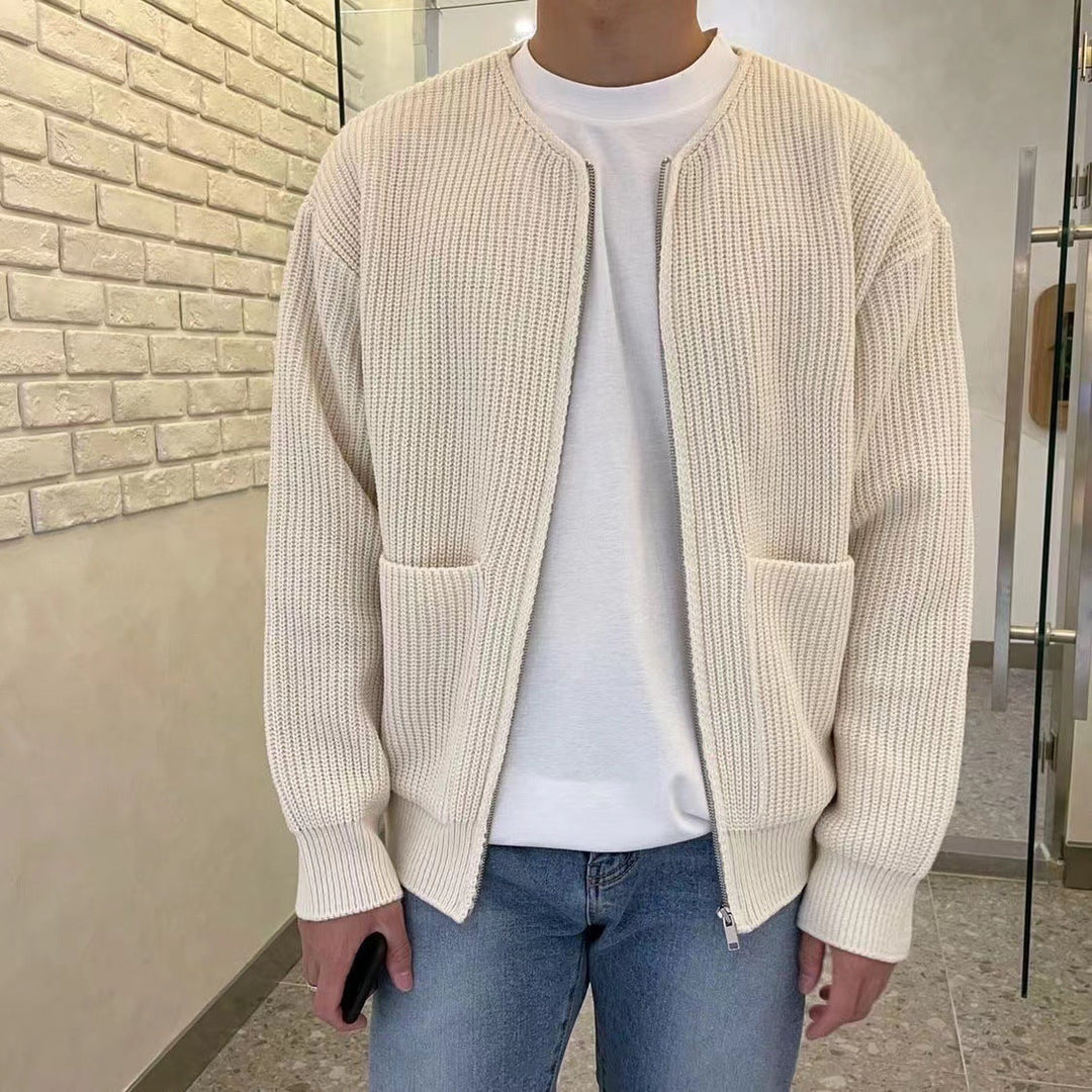 Zeitloser Herren Cardigan: gerippte Strickjacke für anspruchsvolle Herrenmode. Perfekt für den smarten Lagenlook.