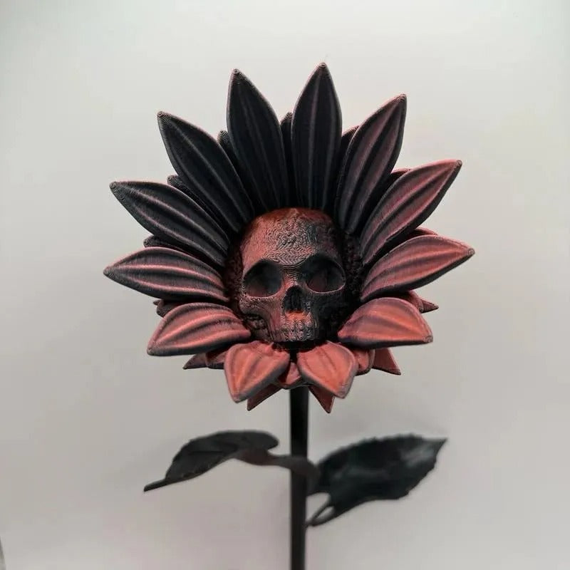 Saisonale Halloween Deko: 3D-gedruckter Sonnenblumen-Schädel. Einzigartiges Gothic Ornament für besondere Akzente.