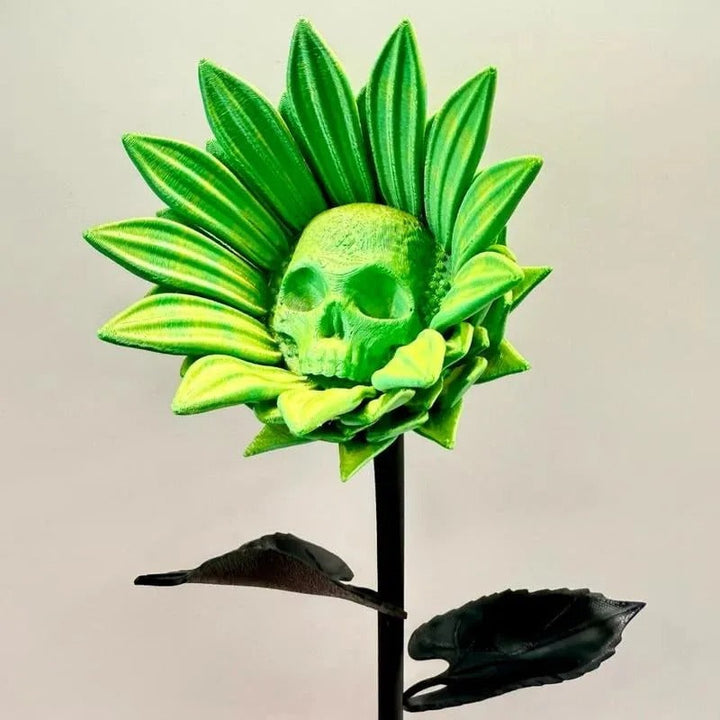 Detaillierte, farbenfrohe 3D-Skulptur: Sonnenblumen-Schädel. Einzigartige Gothic Wohndeko, auch für Halloween ideal.