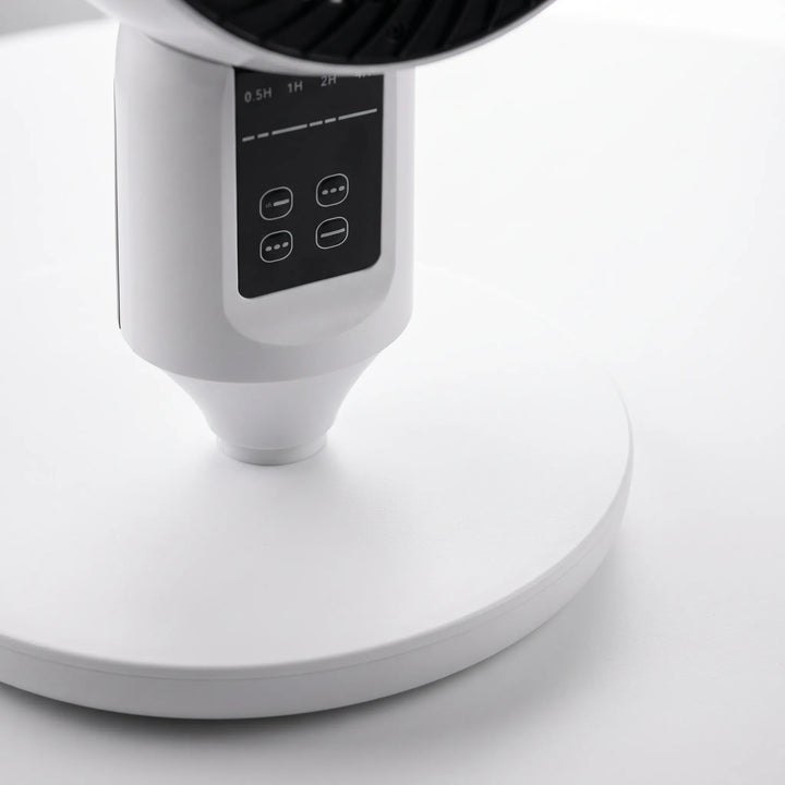 Erfrischender 3D-Standventilator mit oszillierender Funktion, regulierbare Höhe für angenehmes Raumklima.