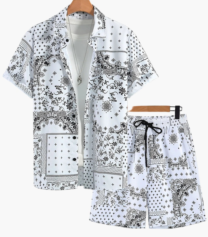 Lässiges Herren Kurzarm Hemd mit Bandana Print, ideal für Sommerurlaub & Strandtage.
