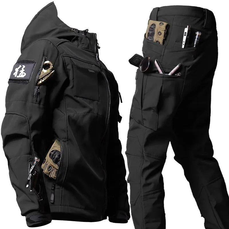Moderner Herren Regenanzug in Grau, Schwarz oder Grün, wasserdicht & winddicht. Perfekte Regenkleidung für Outdoor.