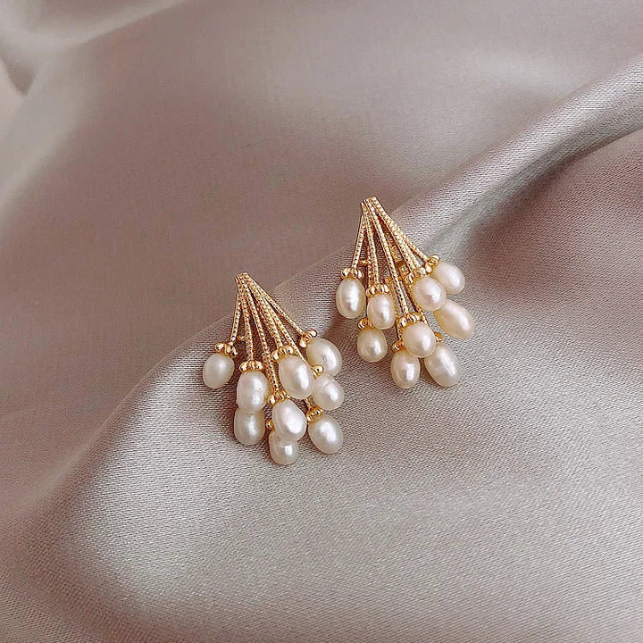 Exquisite 18K vergoldete Damen Ohrringe mit zarten Perlenquasten, stilvoller Schmuck für besondere Momente.