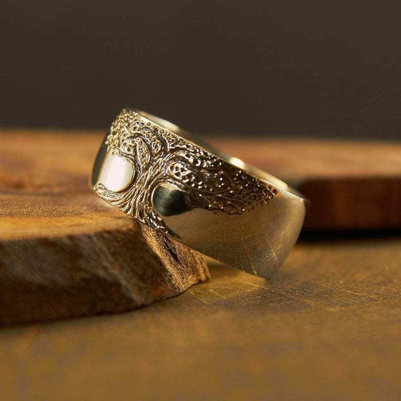 Stilvoller Lebensbaum-Ring, als starkes Symbol für Wachstum, Stärke & Verbundenheit, eleganter Damen-Schmuck.
