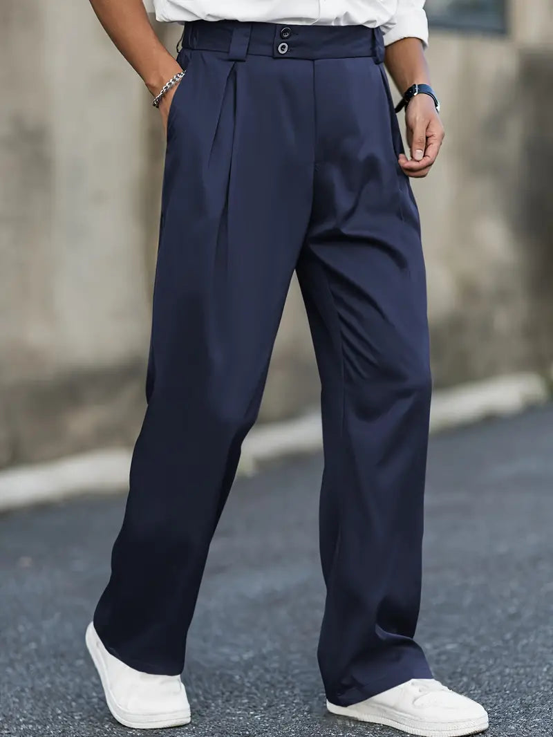 Lässig weite Herren Bundfaltenhose in modernem Schnitt, perfekt für entspannte Freizeit-Looks.