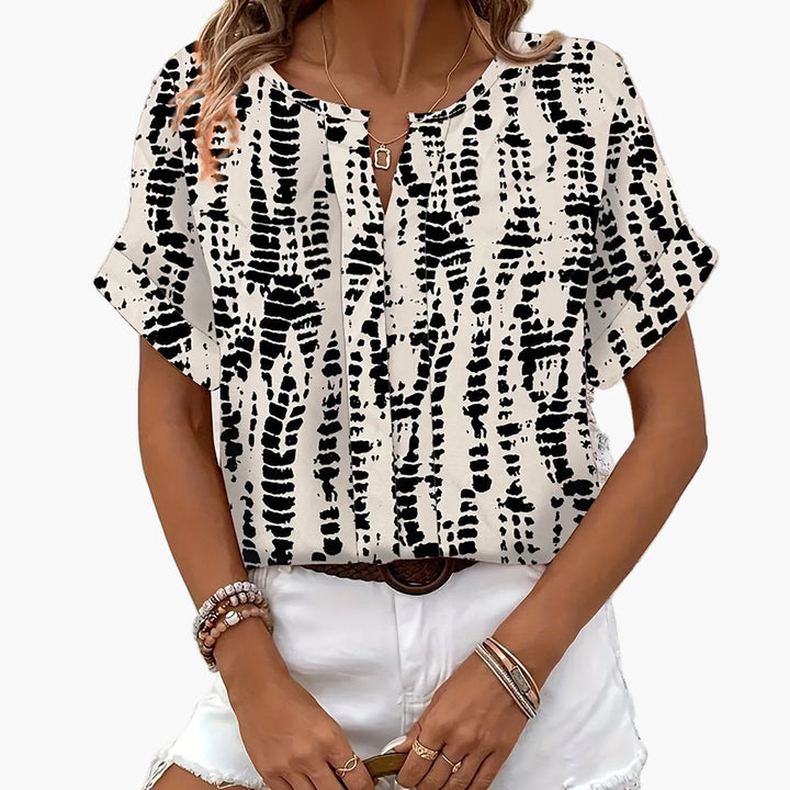 Elegantes Damen Top mit Kurzarm und modernem Allover-Print. Modisch und bequem.