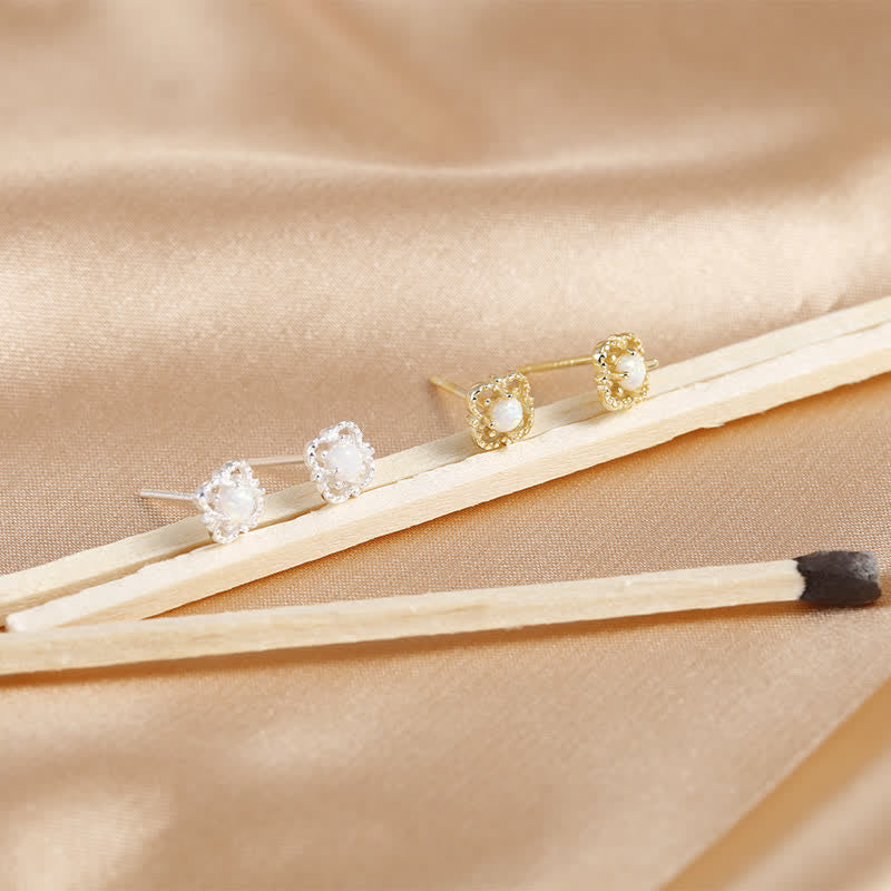 Geschenkidee: Vintage Opal Ohrstecker, quadratisch, zierlich, eleganter Schmuck für Frauen.