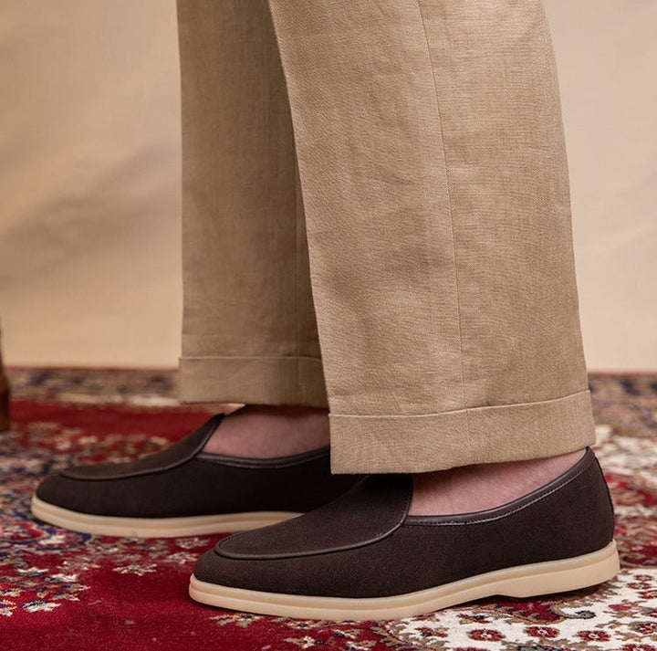 Luxuriöse handgefertigte Herren Loafer bieten hohen Komfort und stilvolles Auftreten.