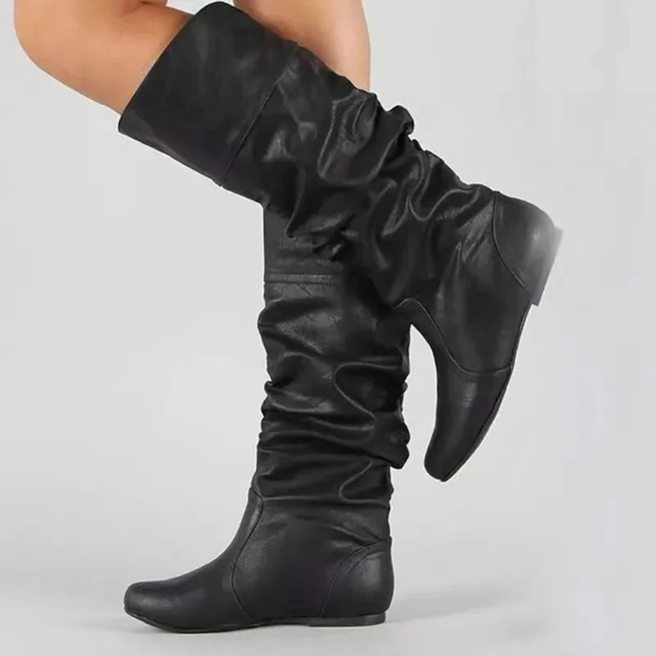 Braune wadenhohe Damen-Cowboystiefel mit spitzer Zehenkappe und Blockabsatz für einen zeitlosen Western-Look.