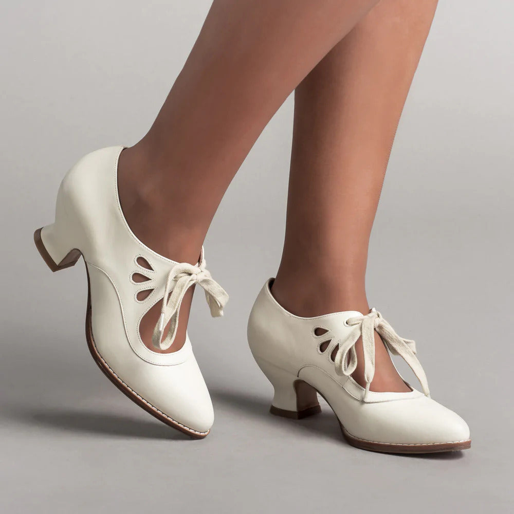 Vielseitige rote Pumps für Damen mit Fußgewölbestütze und rutschfester Sohle. Ideal für Frühling/Herbst.