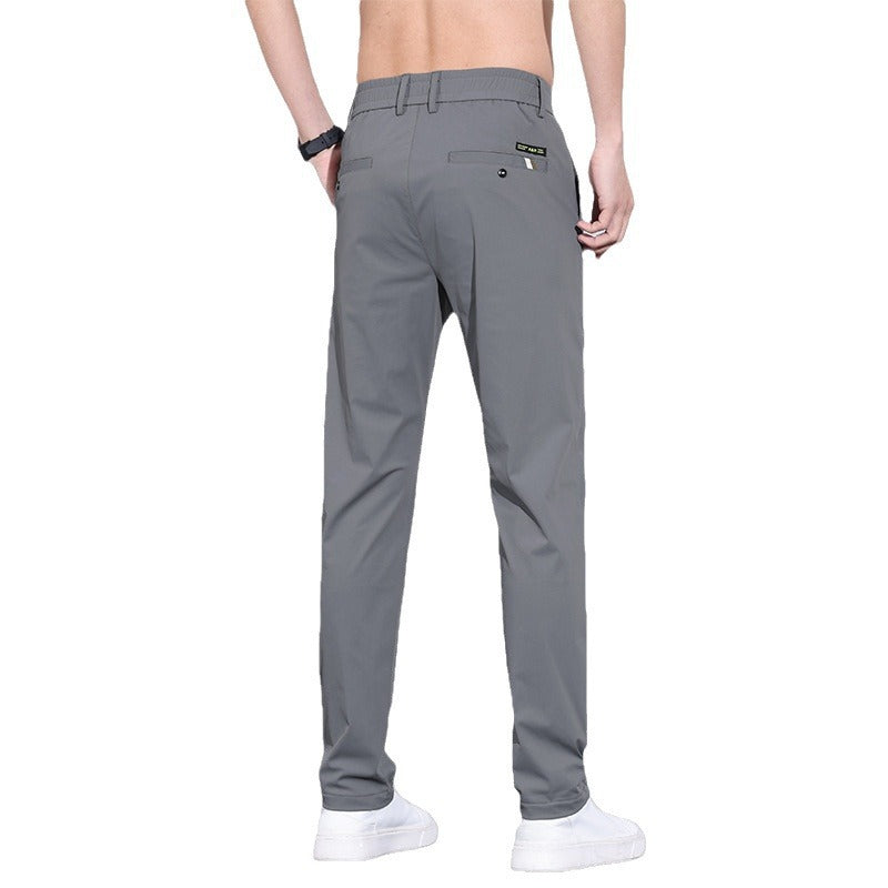 Detailaufnahme der schnelltrocknenden Business-Herrenhose, zeigt elegantes, knitterarmes Material.