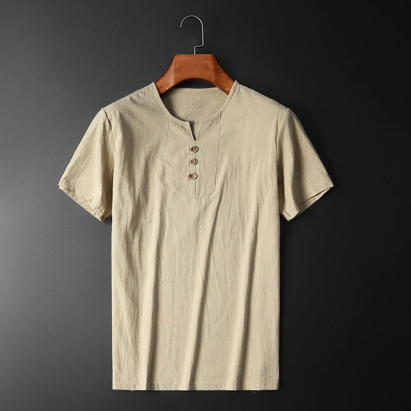 Vielseitiges Herren T-Shirt mit lockerer Passform, kurzarm. Perfekt als Freizeitmode und Reisebegleiter.