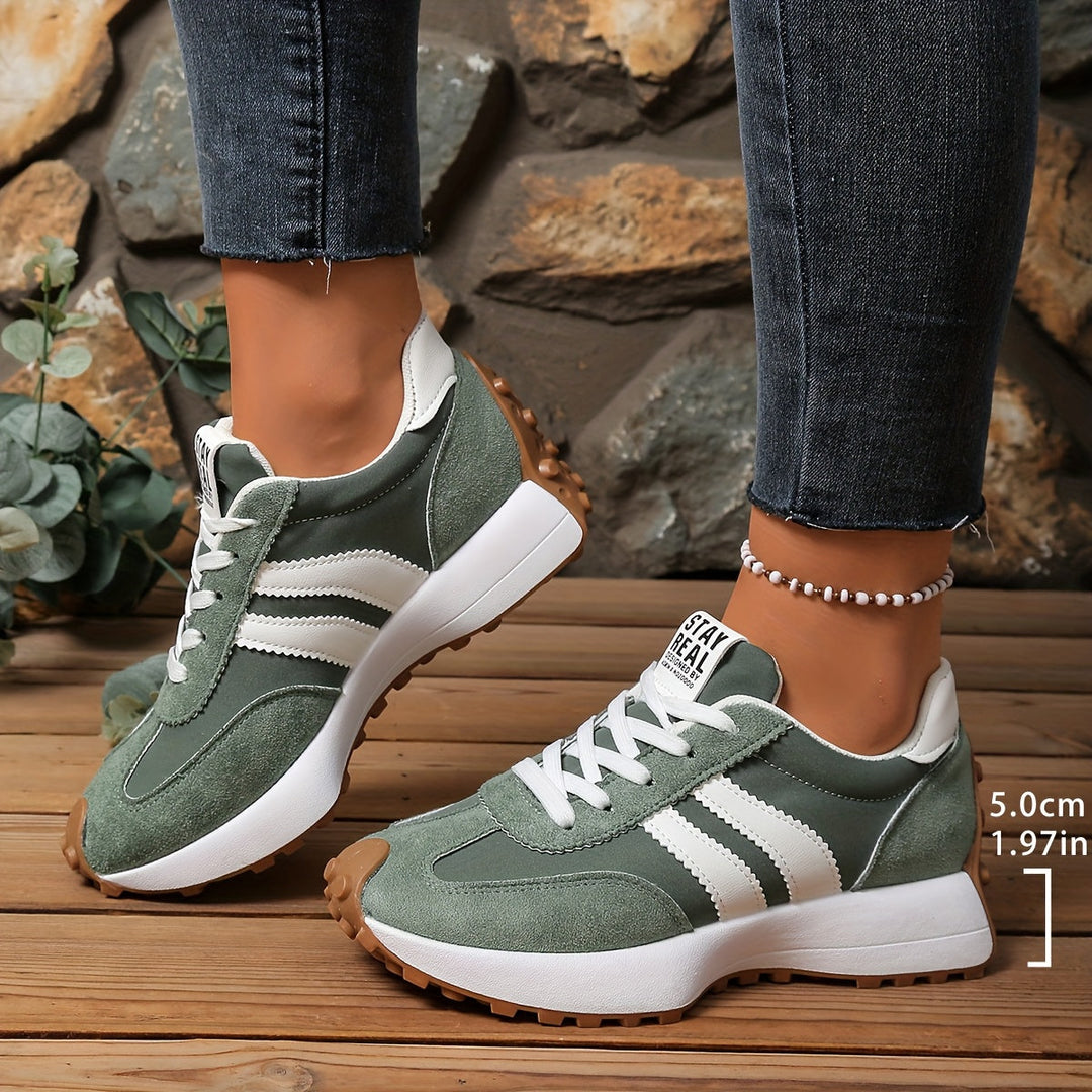 Bequeme Damen Retro-Sneaker, ideal für lange Spaziergänge und lässige Freizeitaktivitäten.