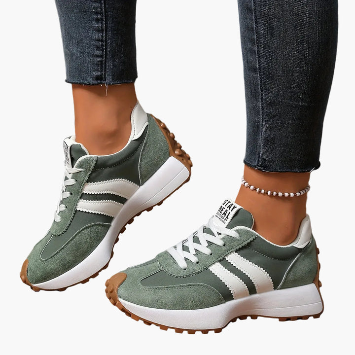 Sportliche Damen Freizeitschuhe mit Retro-Flair, Low-Top Sneaker für Frühling und Sommer-Looks.