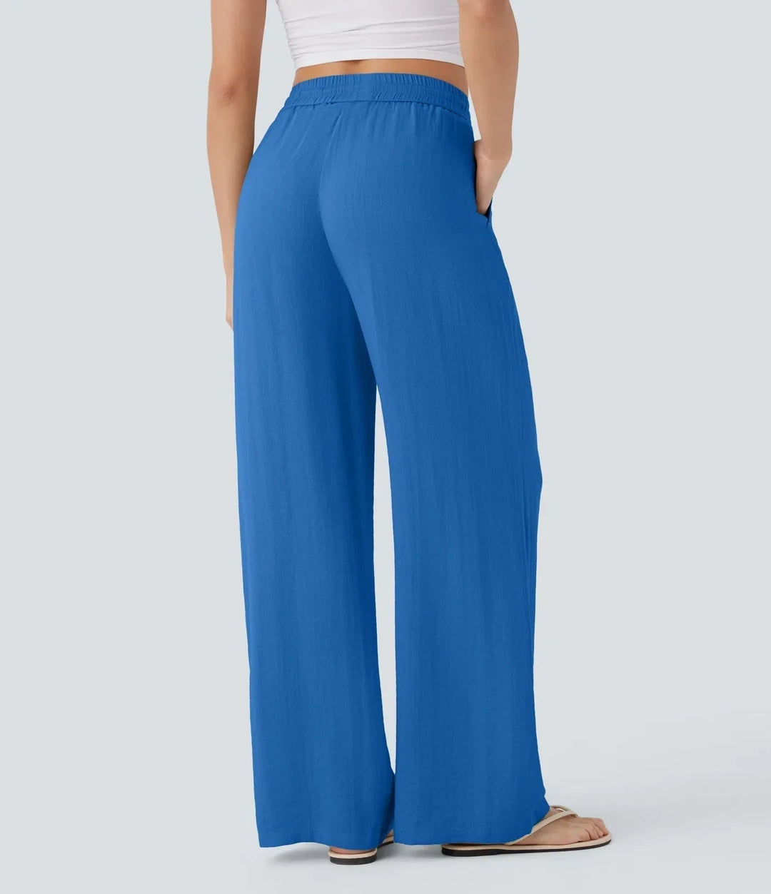 Marineblaue Damenhose, weites Bein. Stylisch & bequem, ein echtes Wohlfühlstück für den Sommer.